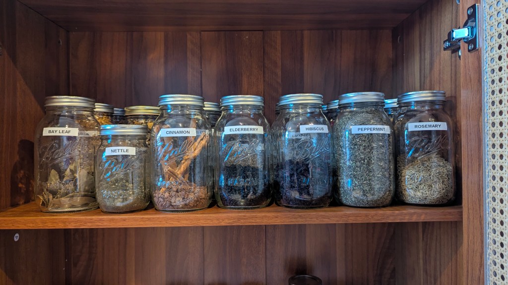 Essential Tips for Organizing Your Herbal&nbsp;Apothecary
